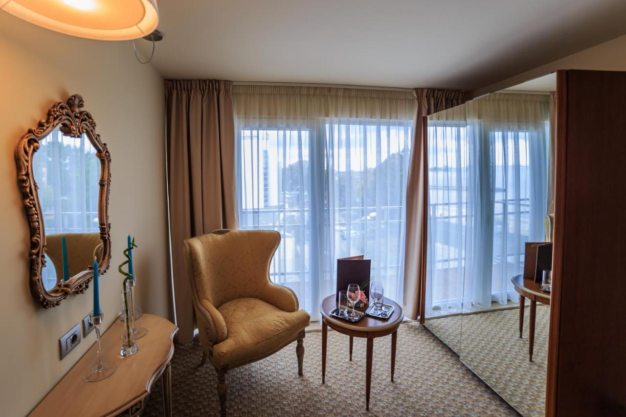 Hotel Carmen International - Fost Becali 5*