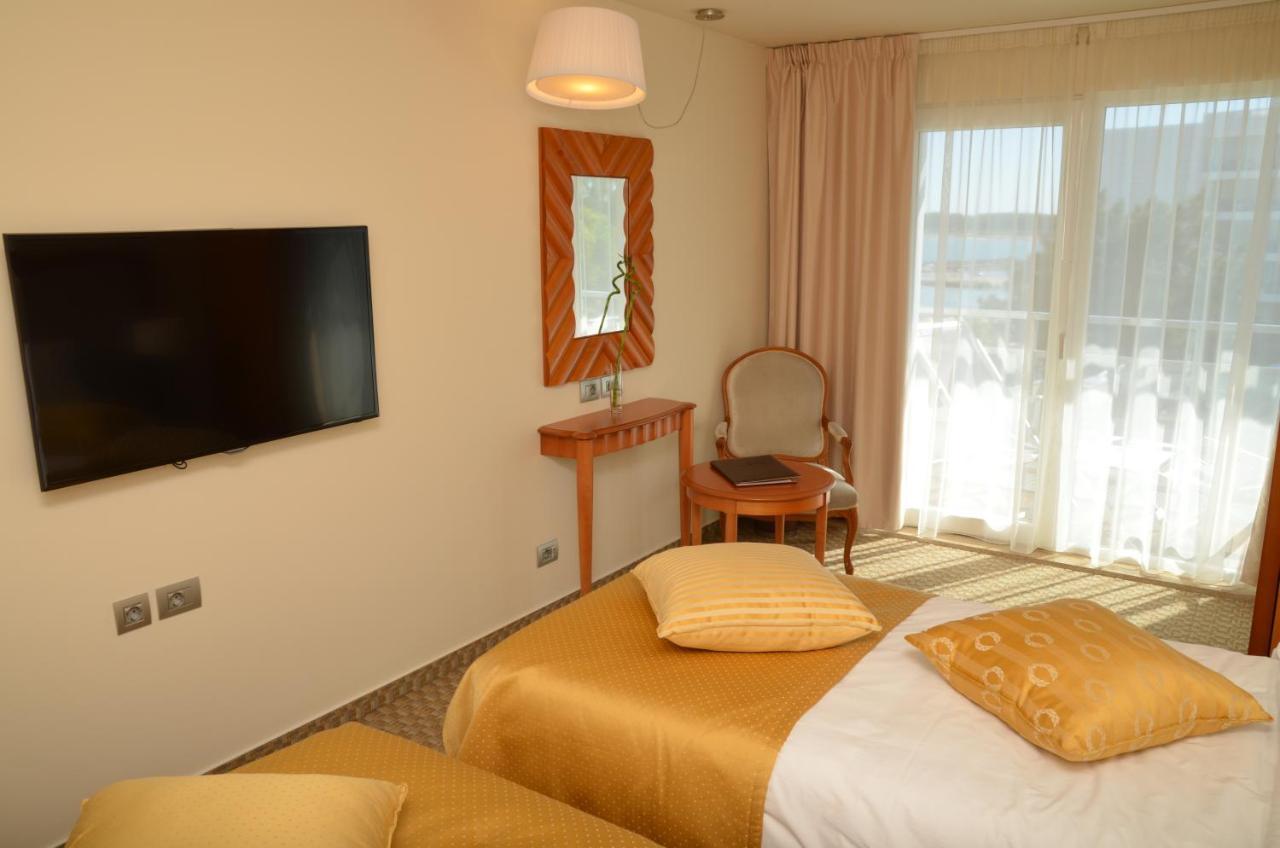 Carmen International - Fost Becali Hotel Venus