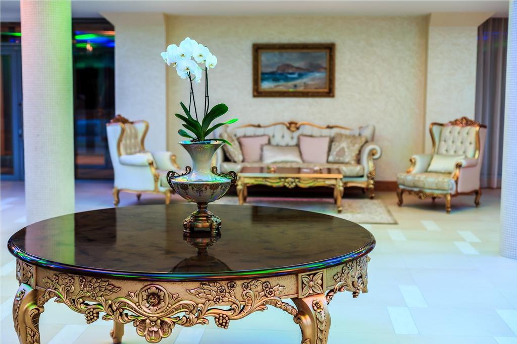 Carmen International - Fost Becali Hotel Venus