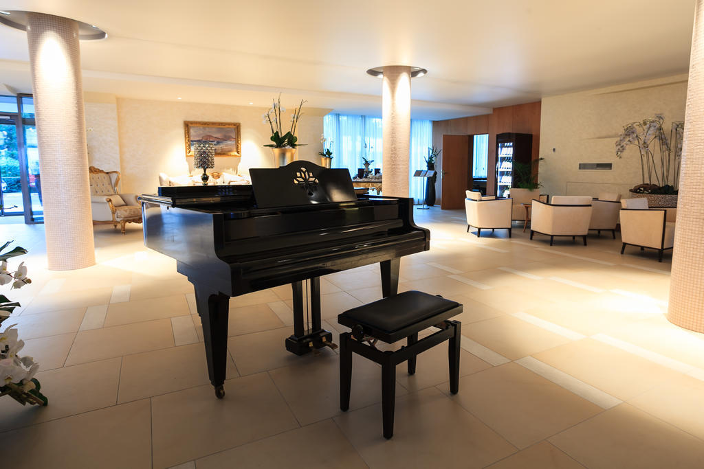 Hotel Carmen International - Fost Becali 5*