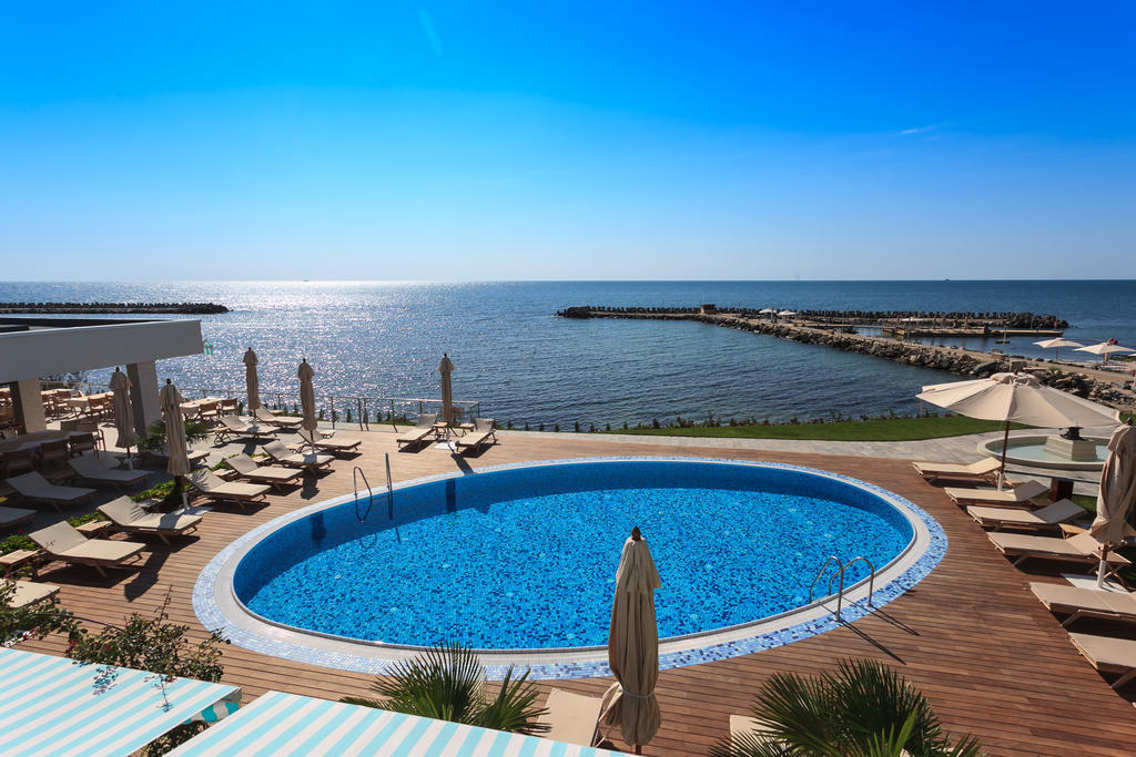 Carmen International - Fost Becali