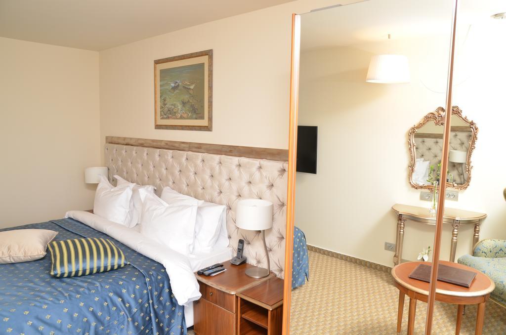 Carmen International - Fost Becali 5*